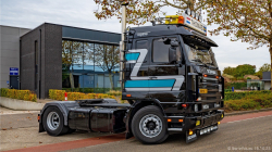 20251019-Tom-Holding-00064